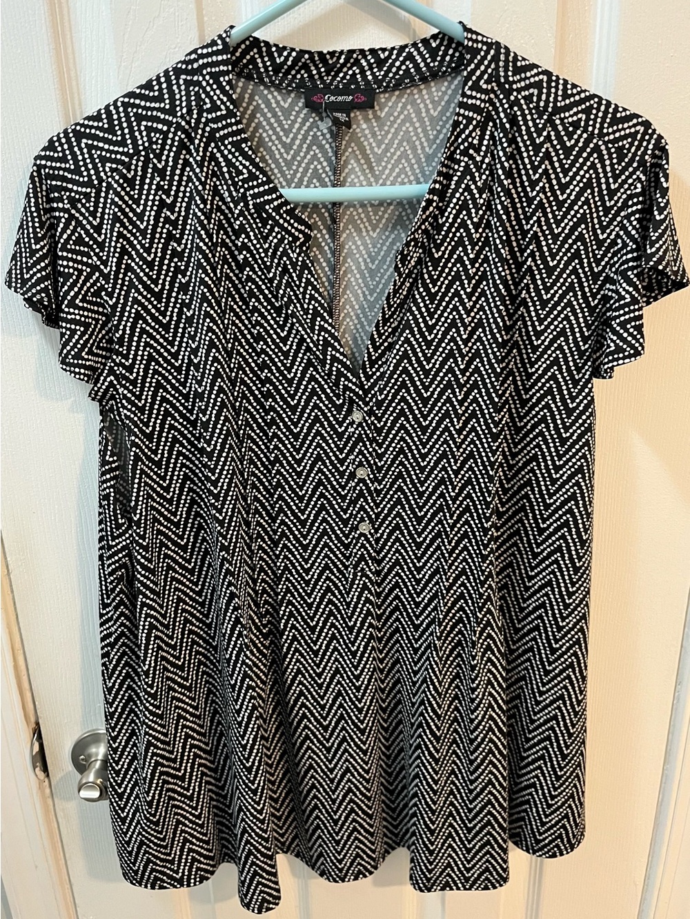 Cocomo Black & White Zigzag Dot Geometric V-Neck Flutter Sleeve Blouse Size 1X